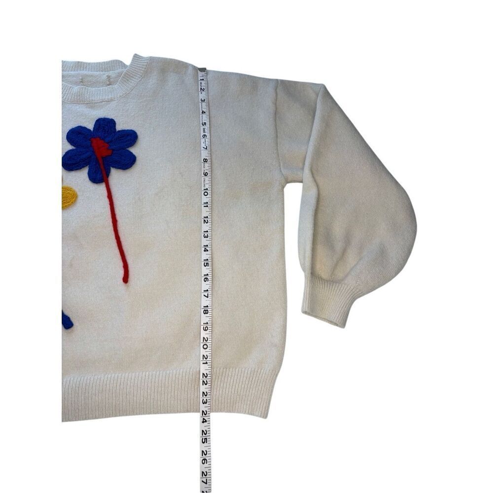 Cider cream colored sweater with crocheted floral appliqués - M - Picture 5 of 8